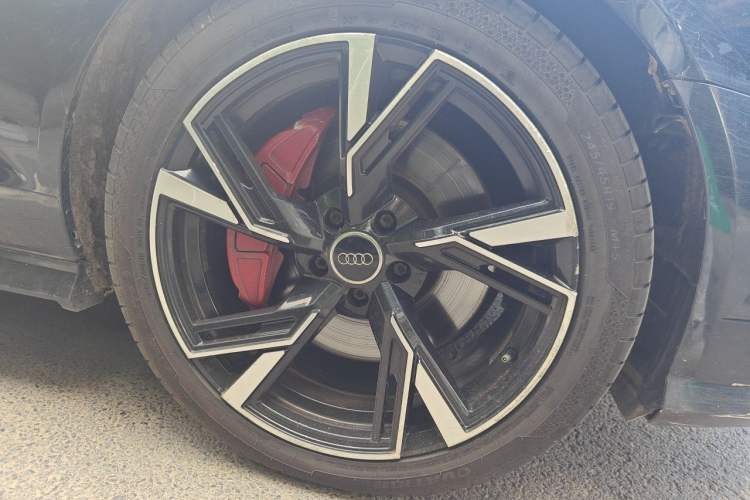 Used Audi A6L 2018 30th Anniversary Edition 45 TFSI quattro Luxury Model Right Front Wheel Hub