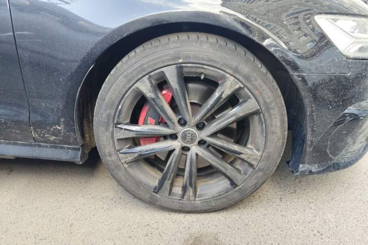 Used Audi A6L 2018 30th Anniversary Edition 45 TFSI quattro Luxury Model Right Front Wheel Hub