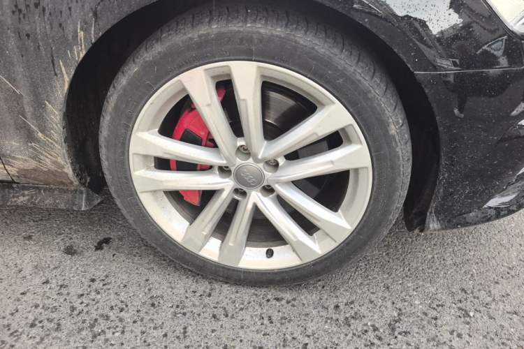 Used Audi A6L 2018 30th Anniversary Edition 45 TFSI quattro Sport model Right Front Wheel Hub