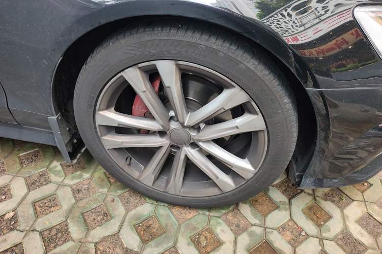 Used Audi A6L 2018 30 FSI Collector's Edition Right Front Wheel Hub