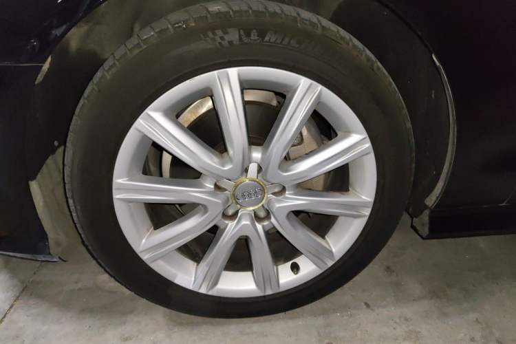 Used Audi A6L 2018 30th Anniversary Edition TFSI Trendy Model Right Front Wheel Hub