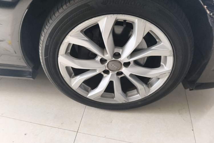 Used Audi A6L 2018 30th Anniversary Edition 35 TFSI Fashion Model Right Front Wheel Hub