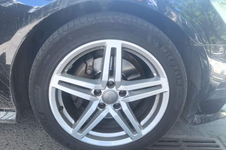 Used Audi A6L 2018 30th Anniversary Edition 30 FSI Style Model Right Front Wheel Hub