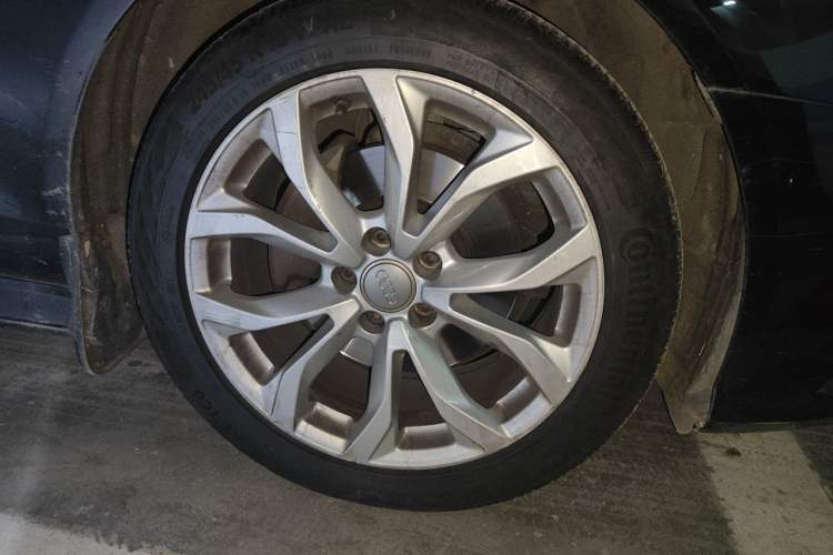 Used Audi A6L 2018 30th Anniversary Edition 35 TFSI Fashion Model Right Front Wheel Hub