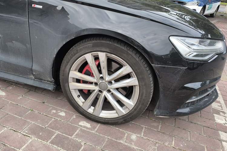 Used Audi A6L 2018 30th Anniversary Edition 45 TFSI quattro Sport model Right Front Wheel Hub
