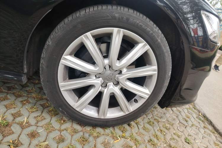 Used Audi A6L 2018 30th Anniversary Edition TFSI Trendy Model Right Front Wheel Hub