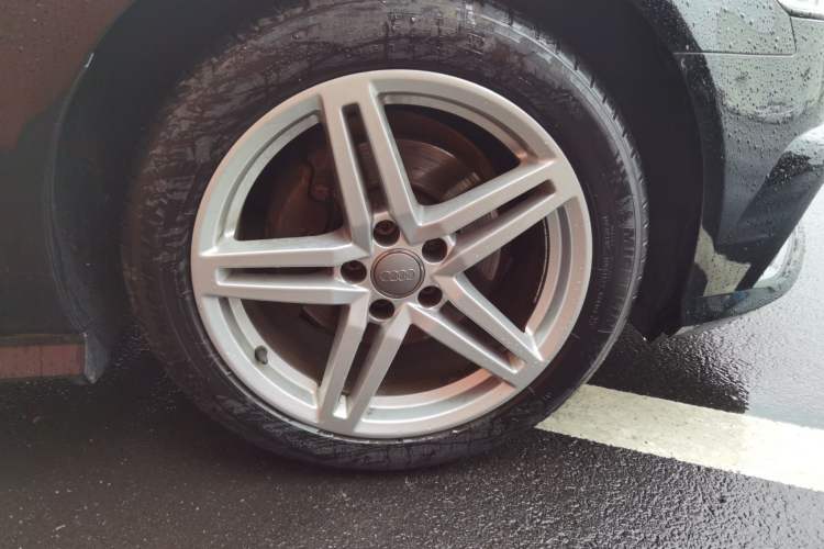 Used Audi A6L 2018 30th Anniversary Edition 35 TFSI Fashion Model Right Front Wheel Hub