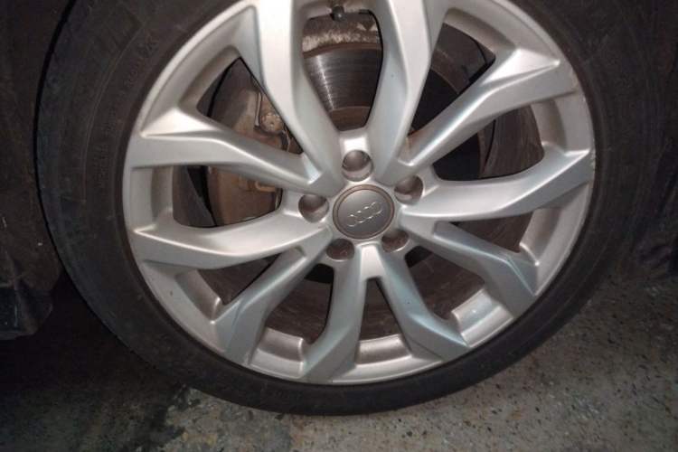 Used Audi A6L 2018 30th Anniversary Edition 35 TFSI Fashion Model Right Front Wheel Hub