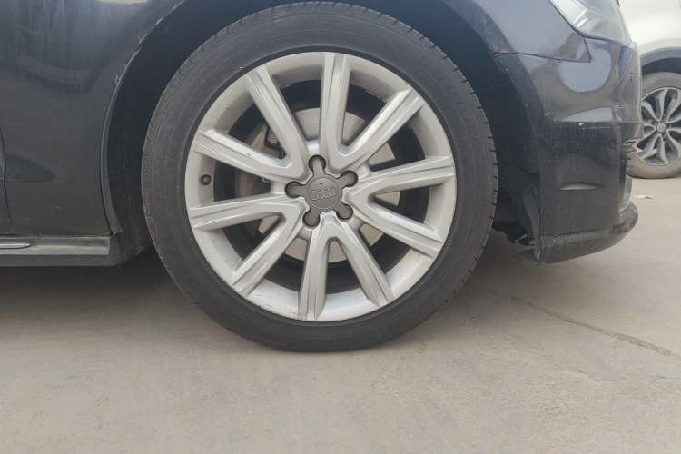 Used Audi A6L 2018 30th Anniversary Edition TFSI Trendy Model Right Front Wheel Hub