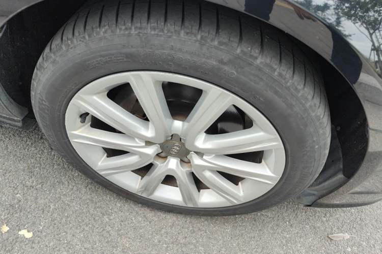 Used Audi A6L 2018 30th Anniversary Edition TFSI Trendy Model Right Front Wheel Hub