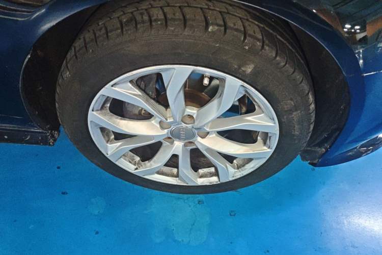 Used Audi A6L 2018 30th Anniversary Edition 35 TFSI Fashion Model Right Front Wheel Hub