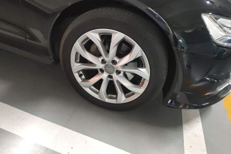 Used Audi A6L 2018 30th Anniversary Edition 35 TFSI Fashion Model Right Front Wheel Hub