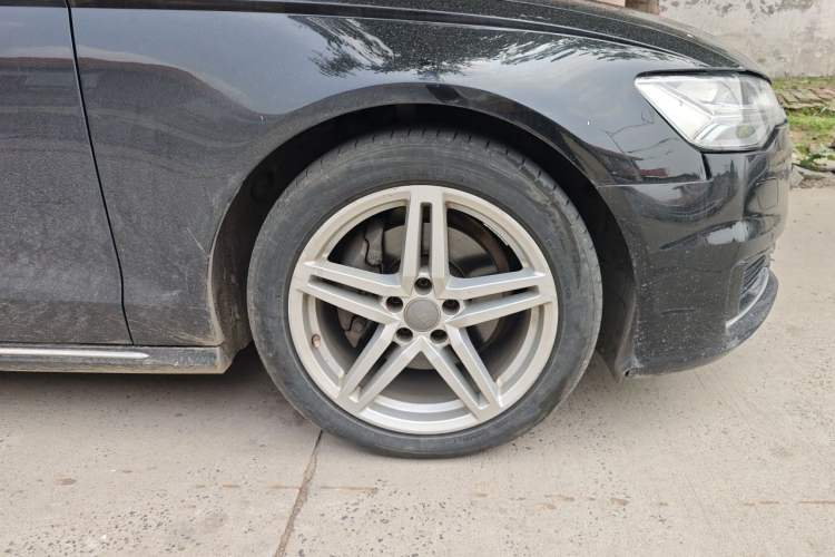 Used Audi A6L 2018 30th Anniversary Edition 30 FSI Style Model Right Front Wheel Hub