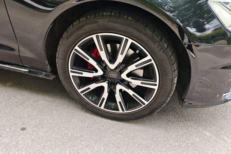 Used Audi A6L 2018 30th Anniversary Edition TFSI Trendy Model Right Front Wheel Hub
