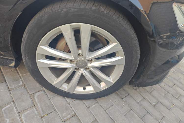 Used Audi A6L 2018 30th Anniversary Edition 35 TFSI Sport Edition Right Front Wheel Hub