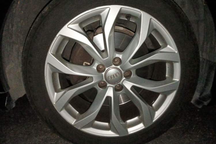 Used Audi A6L 2018 30th Anniversary Edition 35 TFSI Fashion Model Right Front Wheel Hub