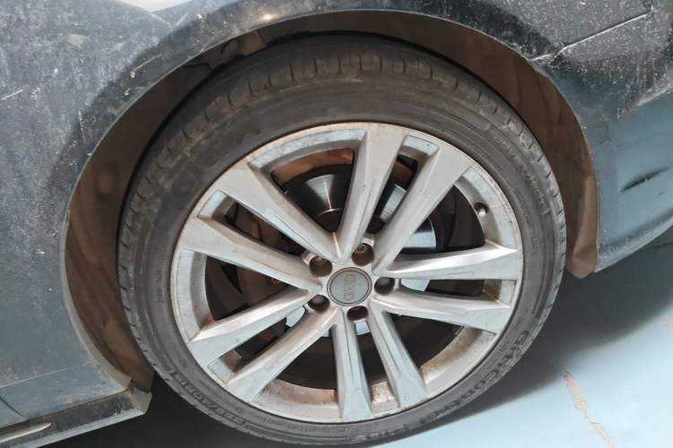 Used Audi A6L 2018 30th Anniversary Edition 35 TFSI Sport Edition Right Front Wheel Hub