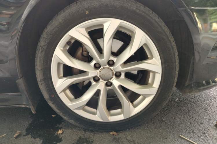 Used Audi A6L 2018 30th Anniversary Edition 35 TFSI Fashion Model Right Front Wheel Hub