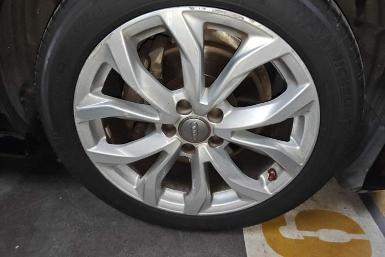 Used Audi A6L 2018 30th Anniversary Edition 35 TFSI Fashion Model Right Front Wheel Hub