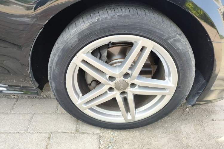 Used Audi A6L 2018 30th Anniversary Edition 35 TFSI Fashion Model Right Front Wheel Hub