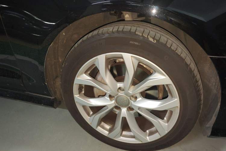 Used Audi A6L 2018 30th Anniversary Edition 35 TFSI Fashion Model Right Front Wheel Hub