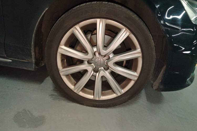Used Audi A6L 2018 30th Anniversary Edition TFSI Trendy Model Right Front Wheel Hub