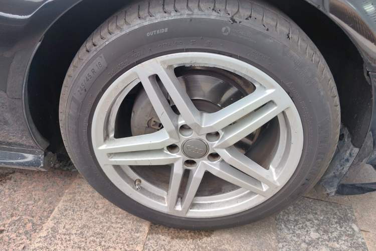 Used Audi A6L 2018 30th Anniversary Edition 30 FSI Style Model Right Front Wheel Hub