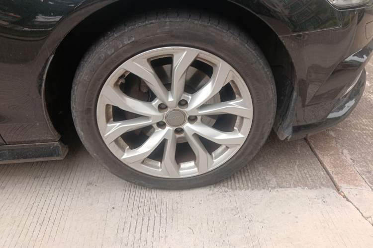 Used Audi A6L 2018 30th Anniversary Edition 35 TFSI Fashion Model Right Front Wheel Hub