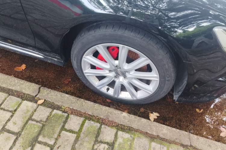 Used Audi A6L 2018 30th Anniversary Edition TFSI Trendy Model Right Front Wheel Hub