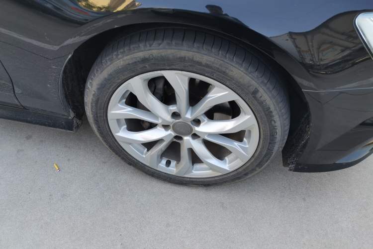 Used Audi A6L 2018 30th Anniversary Edition 35 TFSI Fashion Model Right Front Wheel Hub