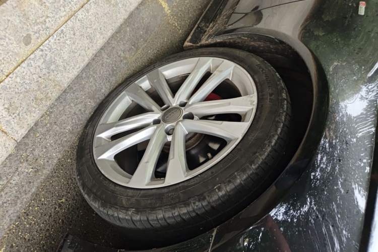Used Audi A6L 2018 30th Anniversary Edition 35 TFSI Sport Edition Right Front Wheel Hub