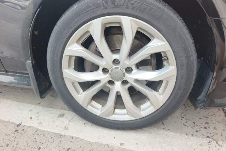Used Audi A6L 2018 30th Anniversary Edition 35 TFSI Fashion Model Right Front Wheel Hub