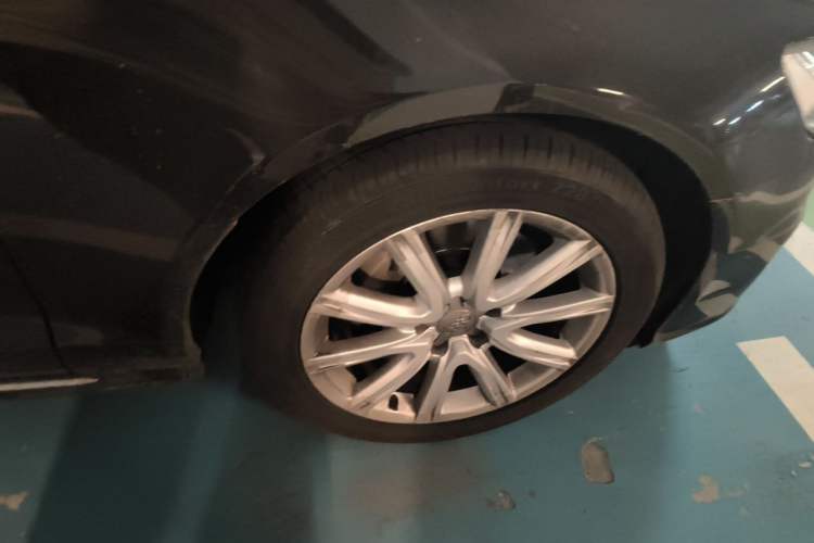 Used Audi A6L 2018 30th Anniversary Edition TFSI Trendy Model Right Front Wheel Hub