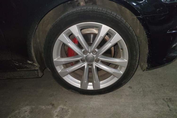 Used Audi A6L 2018 30th Anniversary Edition 35 TFSI Sport Edition Right Front Wheel Hub