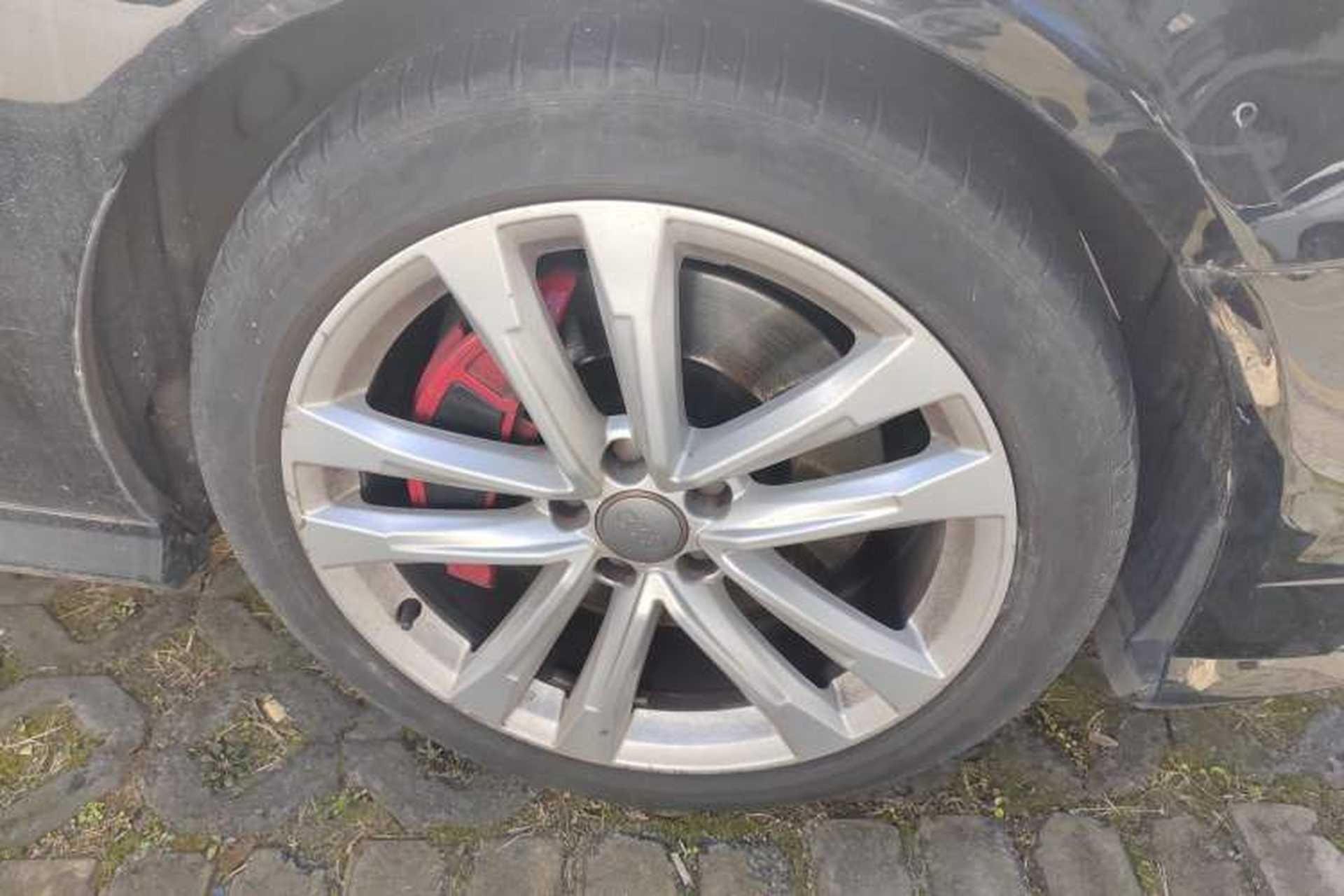 Used Audi A6L 2018 30th Anniversary Edition 45 TFSI quattro Sport model Right Front Wheel Hub