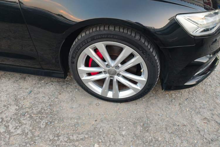 Used Audi A6L 2018 30th Anniversary Edition 45 TFSI quattro Luxury Model Right Front Wheel Hub