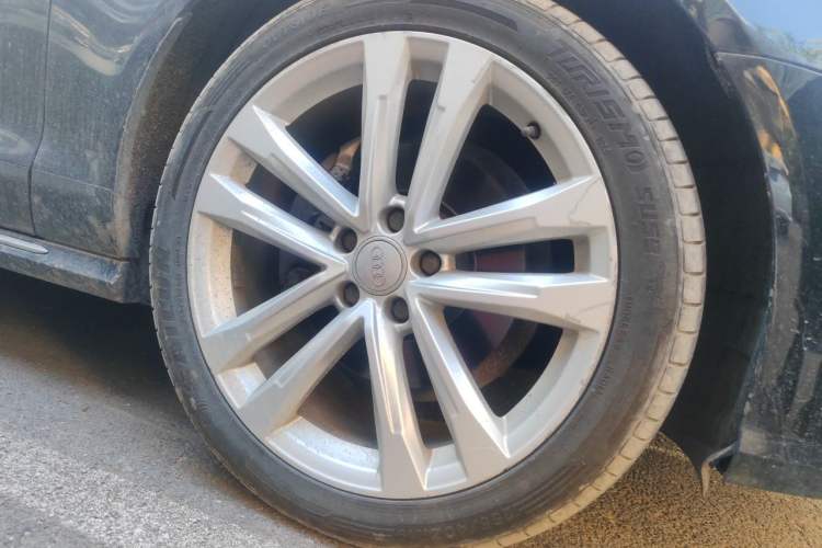 Used Audi A6L 2018 30th Anniversary Edition TFSI Trendy Model Right Front Wheel Hub