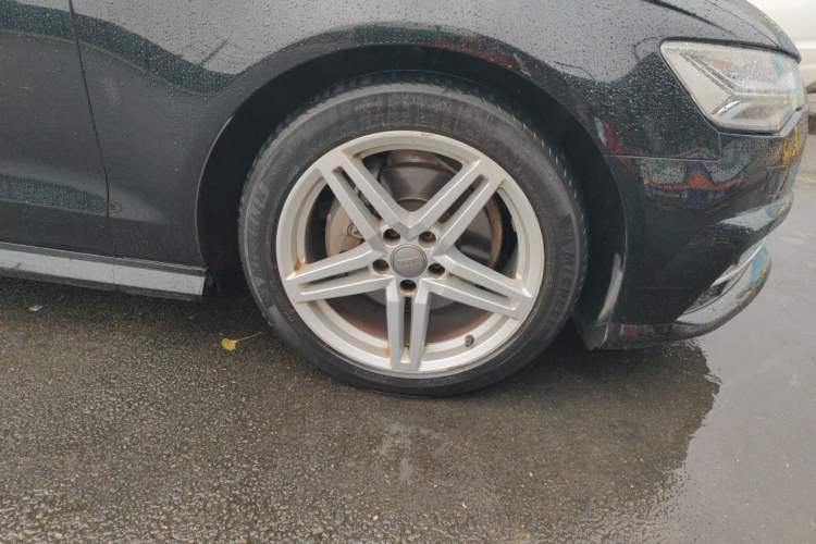Used Audi A6L 2018 30th Anniversary Edition 30 FSI Style Model Right Front Wheel Hub