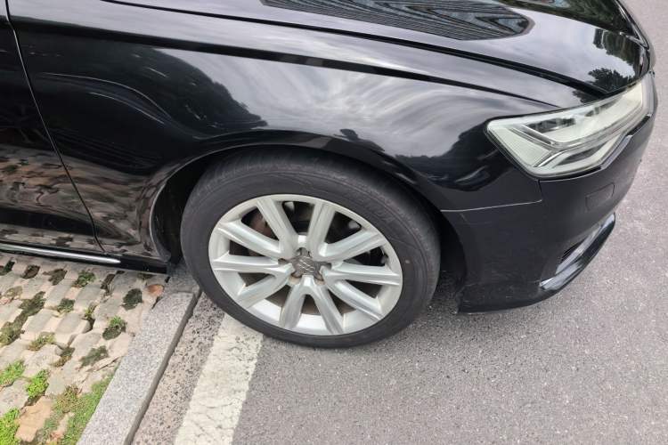 Used Audi A6L 2018 30th Anniversary Edition TFSI Trendy Model Right Front Wheel Hub