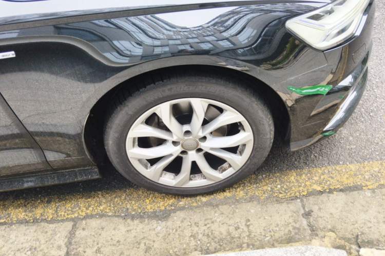 Used Audi A6L 2018 30th Anniversary Edition 35 TFSI Fashion Model Right Front Wheel Hub