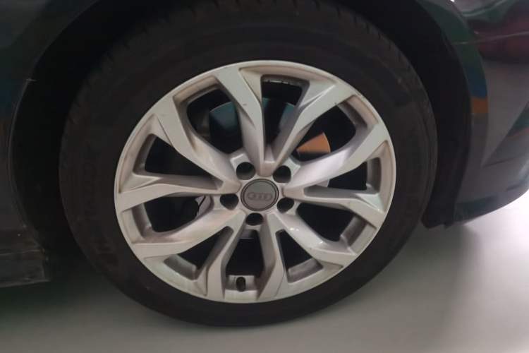 Used Audi A6L 2018 35 TFSI Collector's Edition Right Front Wheel Hub