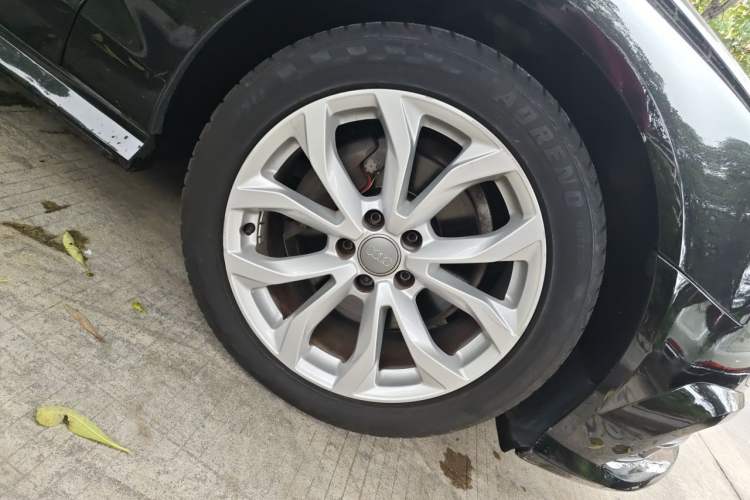 Used Audi A6L 2018 30th Anniversary Edition 35 TFSI Fashion Model Right Front Wheel Hub