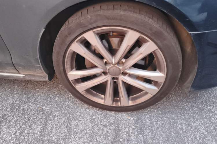 Used Audi A6L 2018 30th Anniversary Edition TFSI Trendy Model Right Front Wheel Hub