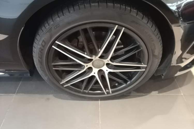 Used Audi A6L 2018 30th Anniversary Edition 35 TFSI Fashion Model Right Front Wheel Hub