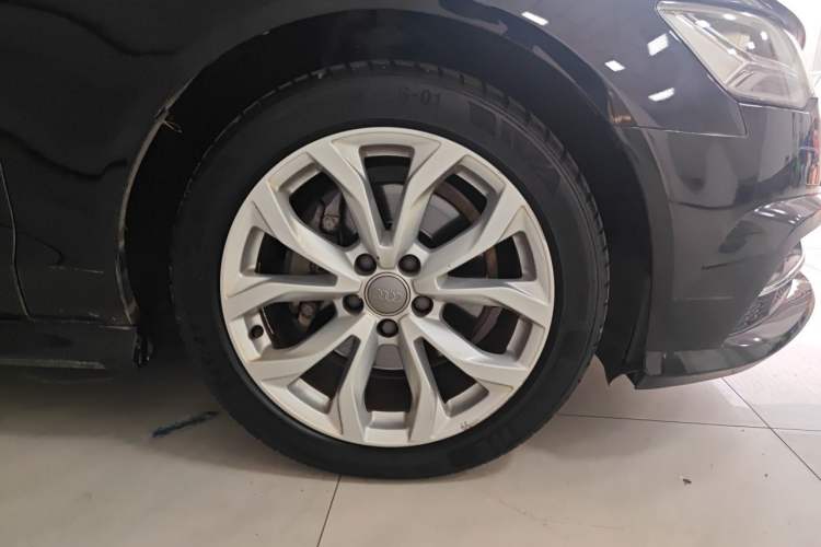 Used Audi A6L 2018 30th Anniversary Edition 35 TFSI Fashion Model Right Front Wheel Hub
