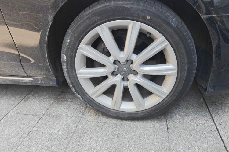 Used Audi A6L 2018 30th Anniversary Edition TFSI Trendy Model Right Front Wheel Hub