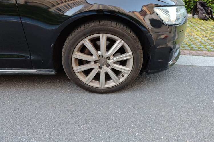 Used Audi A6L 2018 30th Anniversary Edition TFSI Trendy Model Right Front Wheel Hub