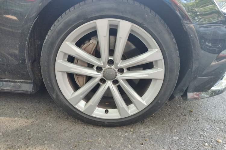 Used Audi A6L 2018 30th Anniversary Edition 45 TFSI quattro Luxury Model Right Front Wheel Hub