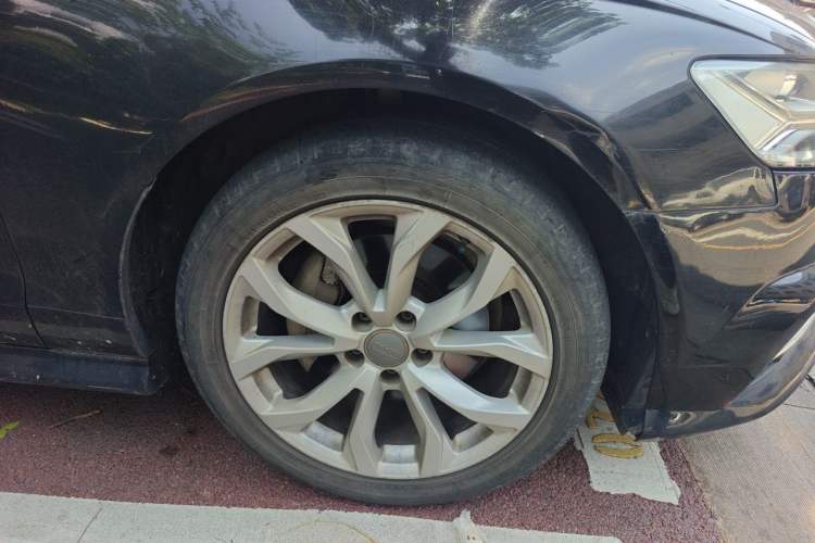Used Audi A6L 2018 30th Anniversary Edition 35 TFSI Fashion Model Right Front Wheel Hub