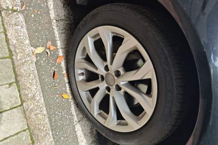 Used Audi A6L 2018 30th Anniversary Edition 35 TFSI Fashion Model Right Front Wheel Hub